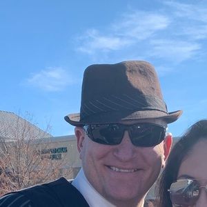 Meet your Posher, Bret